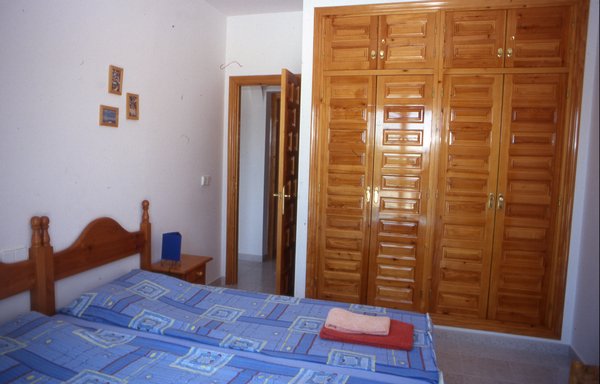 MP Schlafzimmer mit Einbauschrank.jpg